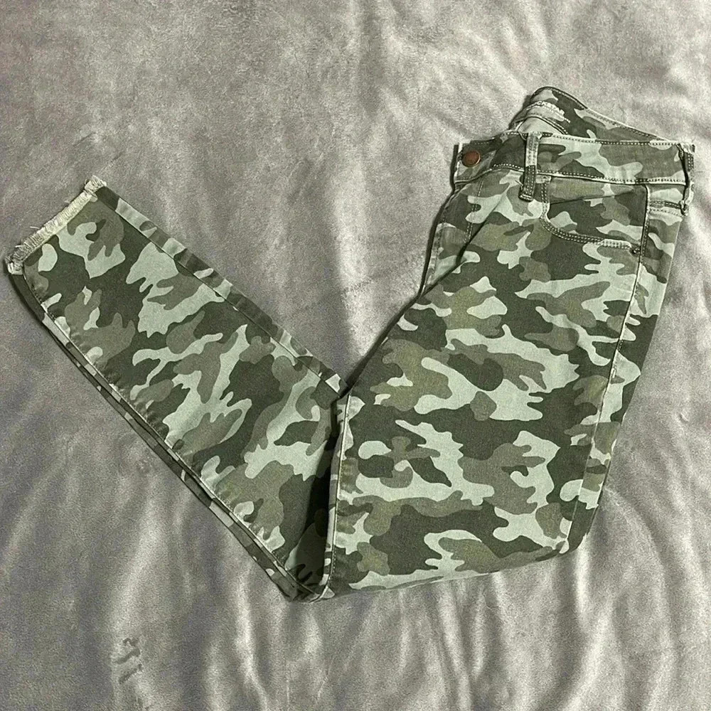2/20 Old Navy Rockstar Jeans